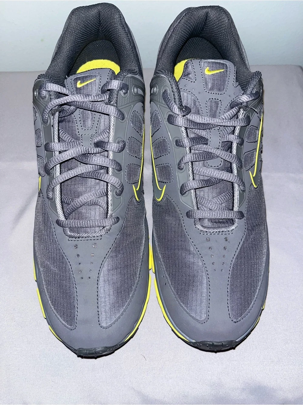 Nike Dart 9 running Shoe Size 10.5 Neon Volt/Bright Yellow With Grey Mesh Upper